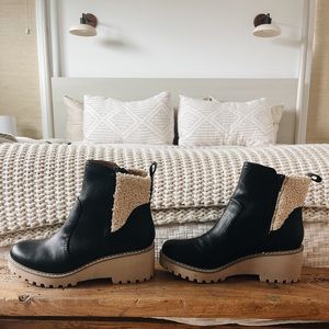 BNWOT Dolce Vita Sherpa Boots
